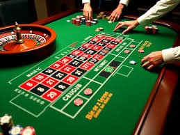 Tangkapan layar aplikasi mobile mahaslot menampilkan meja kasino live